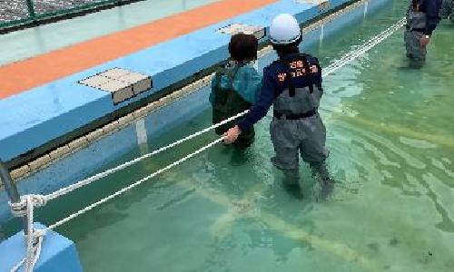 写真：冠水時歩行訓練