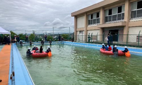 写真：ボート搬送訓練