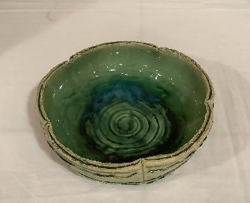 写真:区政議長賞受賞作品「青織部鉢」(工芸・彫刻の部)