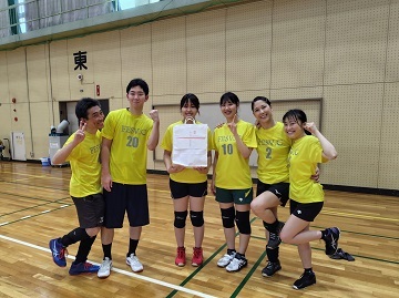 写真:FESVクラブAチームのみなさん