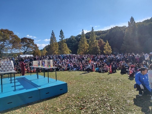 写真:お楽しみ抽選会の様子