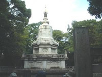 写真:奉安塔の外観
