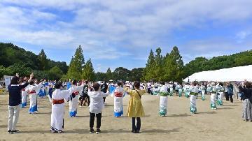 写真:総踊りの様子