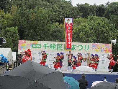 写真:沖縄民謡の演奏の様子