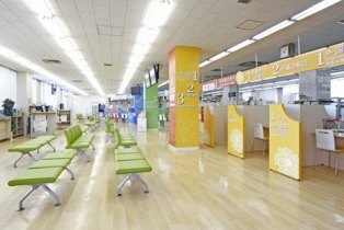 区役所待合室ソファの写真