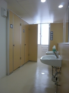1階女子トイレの写真