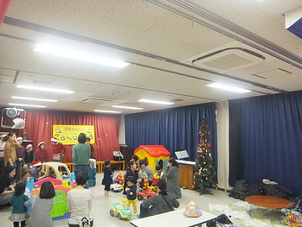 写真：子育てサロンの様子2