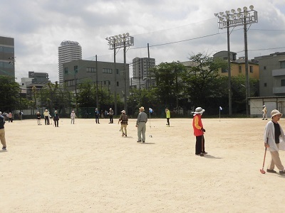 写真：第30回東区学区対抗グラウンド・ゴルフ大会の様子2
