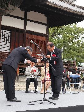 写真：東区省受賞時の様子