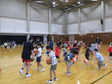 写真:小学生バスケットボール教室の様子1