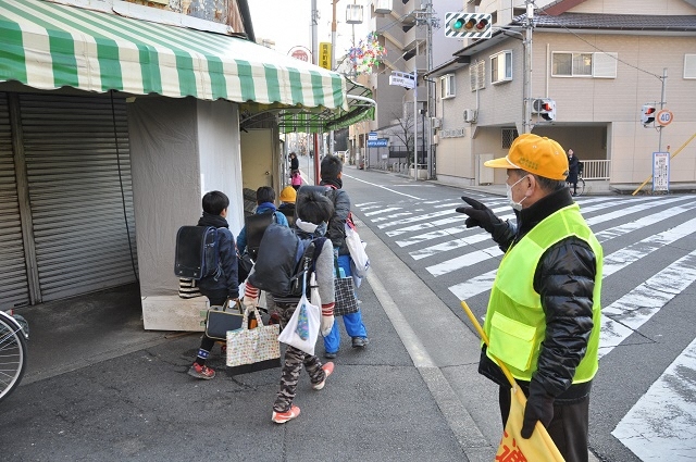 写真:見守り活動の様子