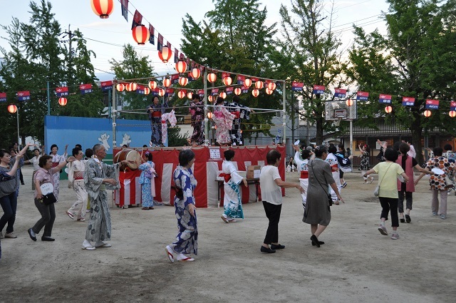 写真:盆おどり大会の様子
