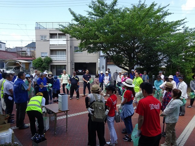 写真:クリーンキャンペーンの様子