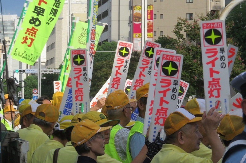 写真:街頭キャンペーン1