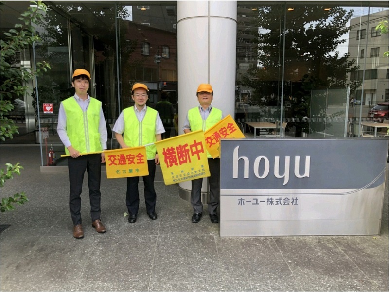 写真:交通安全に参加してくださっている社員の方