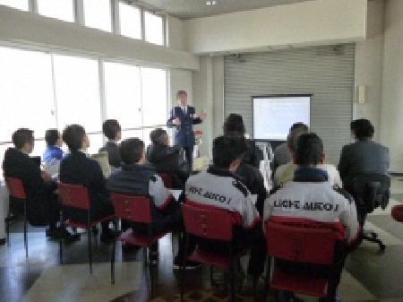 写真:交通セミナー講習の様子