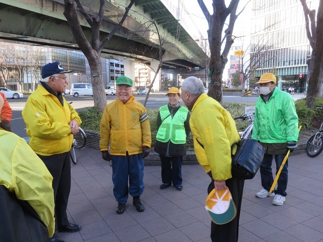 写真:街頭交通安全啓発活動の様子