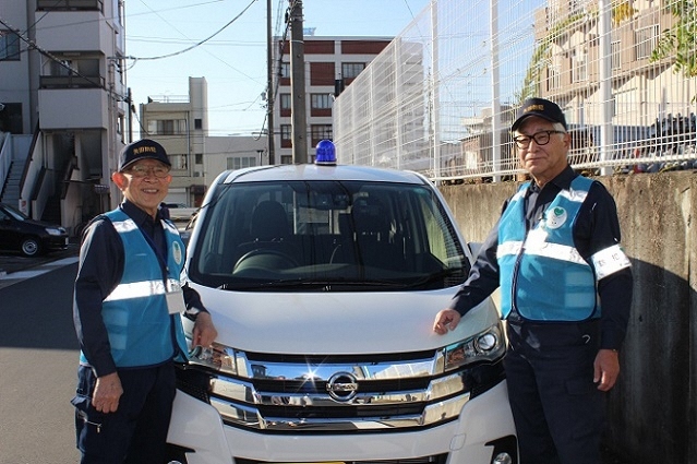 写真:青パトでの活動