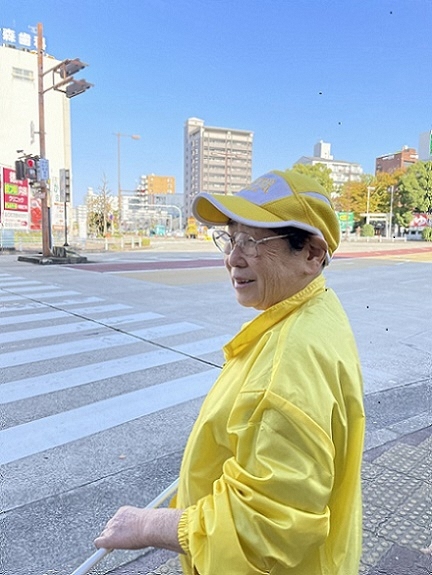 写真:交通安全街頭活動の様子