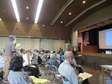 写真:参加者の質問に答えるAOI三島先生と濱田先生