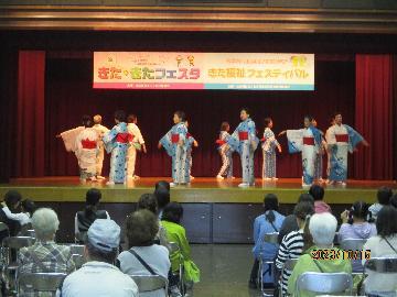 写真:北区女性団体連絡協議会による民踊