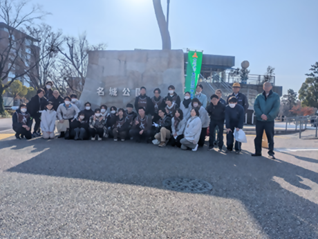 写真：名城公園で記念撮影