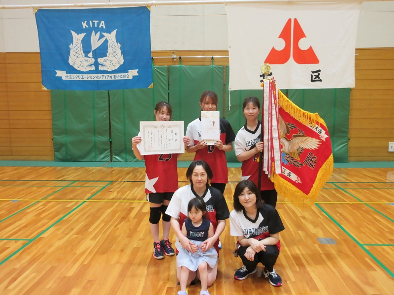 写真:女子の部優勝チームの皆さん