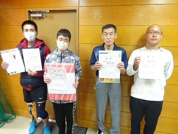 写真:男子Bの部で入賞した皆さん