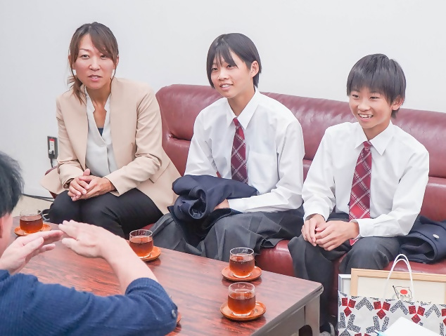 対談の様子の写真