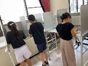 写真：模擬投票の様子（1枚目）