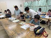 写真：講師による見回り指導