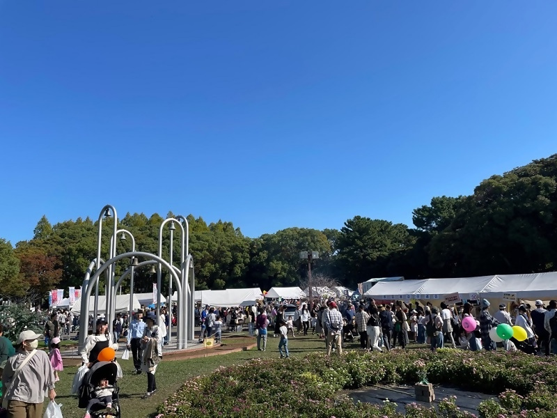 写真:会場に立ち並ぶブースの様子