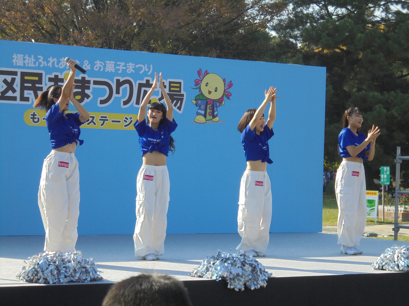 写真:FEgirlsのパフォーマンスの様子