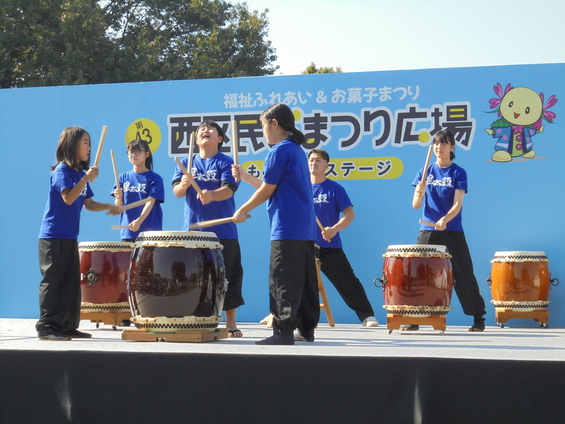 写真:オープニングパフォーマンスの様子