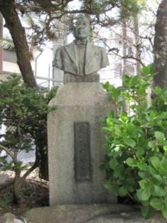 写真:豊田佐吉の銅像