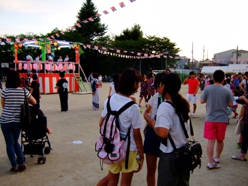 写真:盆踊りの様子