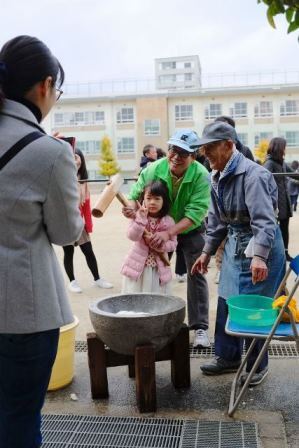 餅つき大会の様子