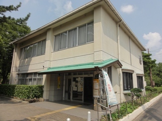 八社コミュニティセンター全体を外から写した写真