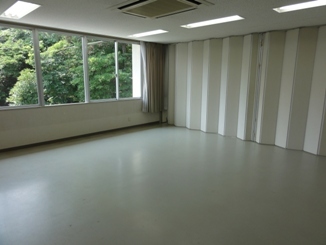 会議室を間仕切りで仕切った場合の写真