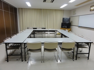 本陣コミュニティセンター2階第1会議室の内部写真