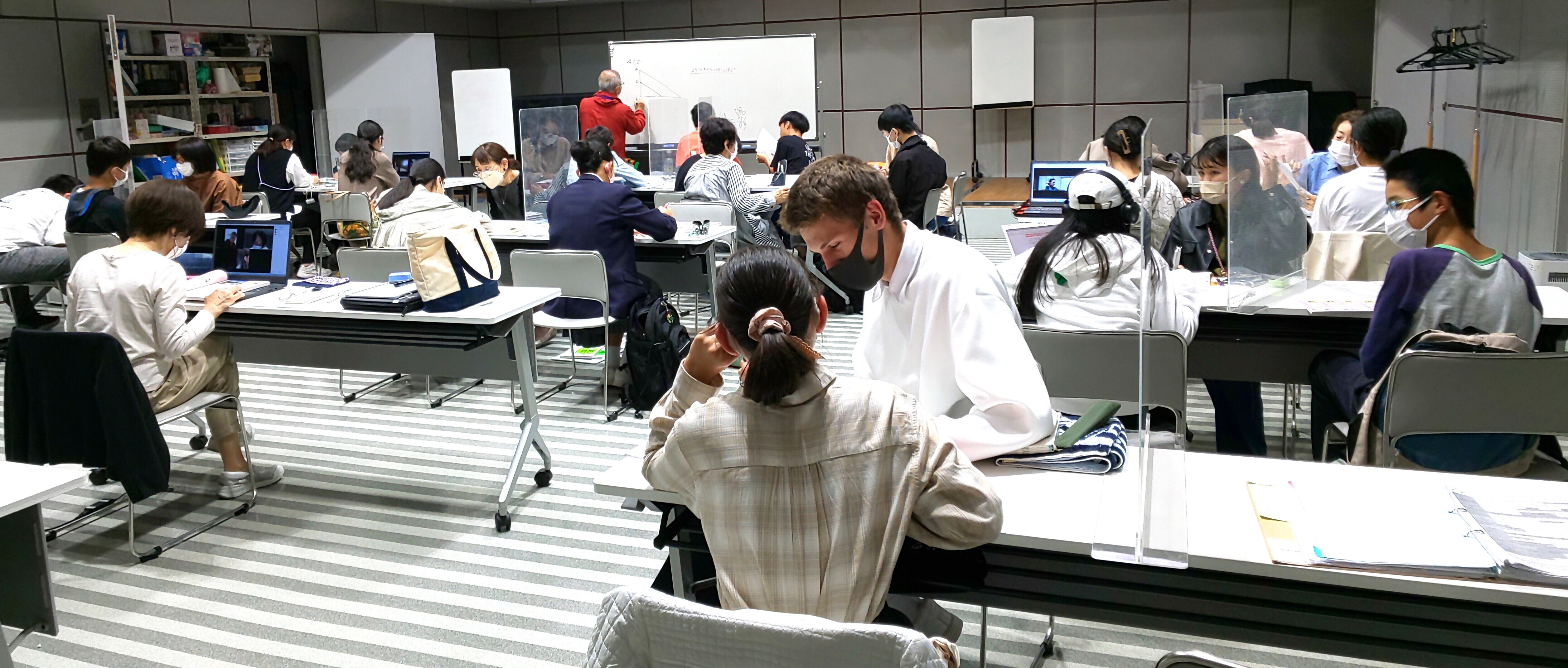 写真:日本語教室小中学生クラスの様子