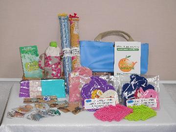 写真：ワークハウスみかんやまで作成したジャムやキーホルダーなど