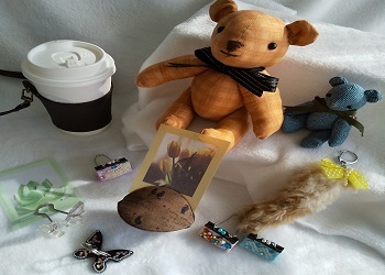 写真：池田作業所で作成したテディベアや巾着など