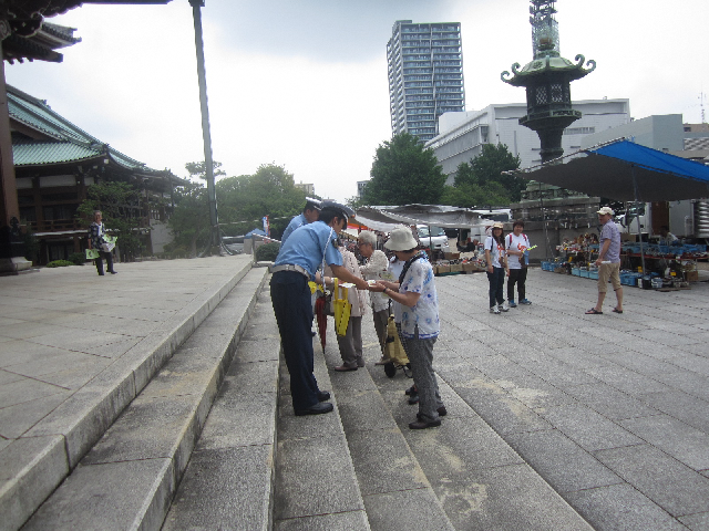 写真：交通安全キャンペーンの様子