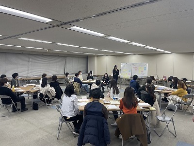 写真:グループ発表の様子