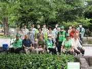 終了後、花壇と一緒に撮影した写真