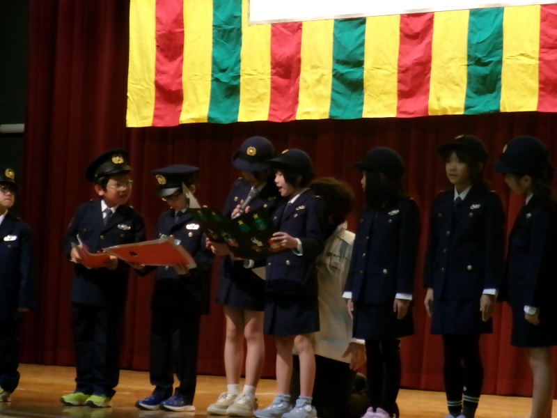 写真：ちびっこ警察官