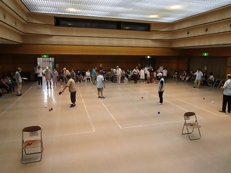 世代間交流ボッチャ大会の写真その1
