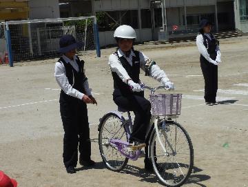 写真：自転車を安全に乗るための基本姿勢
