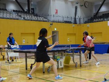写真:第64回瑞穂区卓球大会の試合1